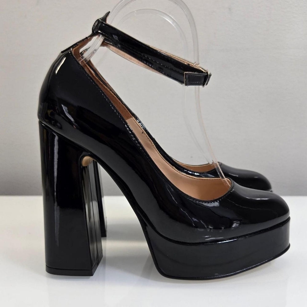 Andrea Women's Black Heels